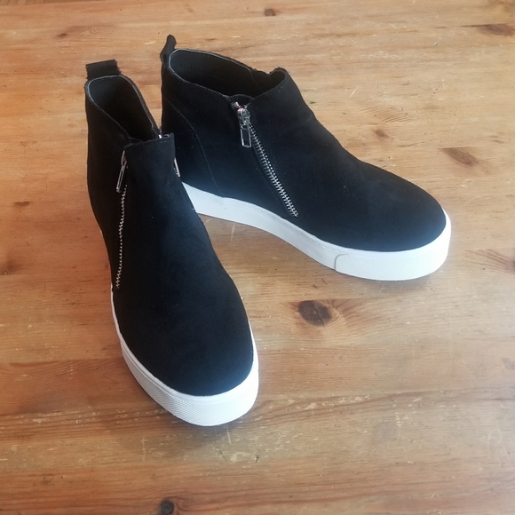 Soda Taylor Hidden Wedge Sneakers - Picture 1 of 6